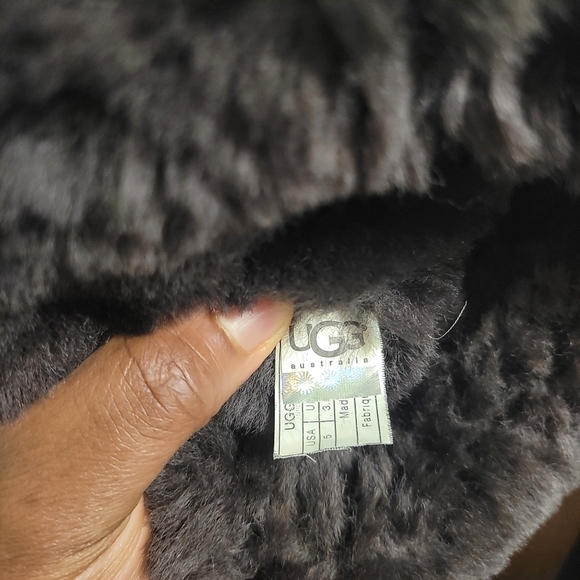 UGG Women's Bailey  Button Triplet 1873 W CHOCOLATE Mid-Calf Winter Boot size 5 - Picture 3 of 10